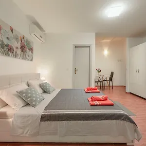 Lavander 3 Private With Bathroom And Balcony Croazia